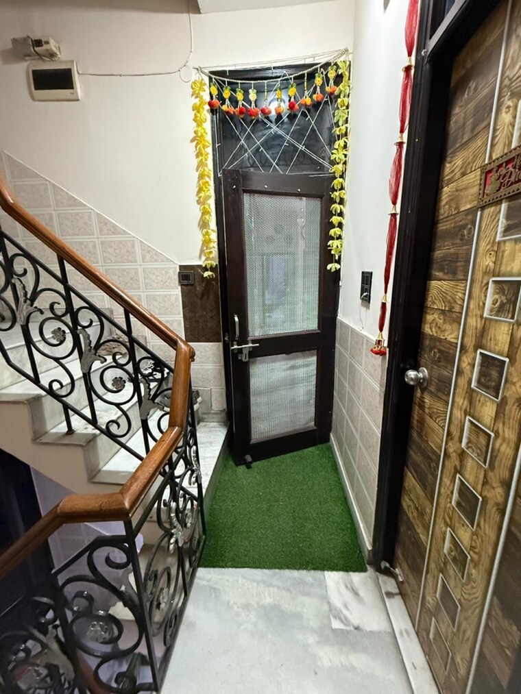 undefined, rwa-shalimar-bagh-bk-1-block 2.5 Bedroom 900 Sq.Ft. Builder Floor In Shalimar Bagh Delhi 9534406