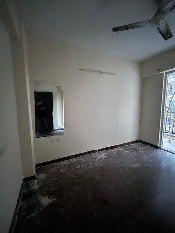 Room in 2 BHK Apartment at Panchsheel Greens II, Sector 16 Greater Noida – for Sale