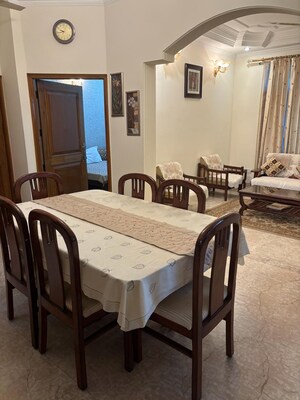 Team Area in 3 BHK Builder Floor at Sector 15 – for Rent