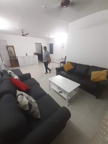 Team Area in 5 BHK Apartment at Santacruz East – for Rent