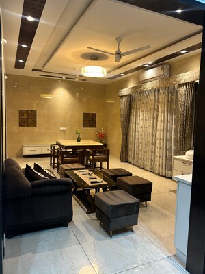 Living Room in 2 BHK Builder Floor at Sector 16 – for Rent