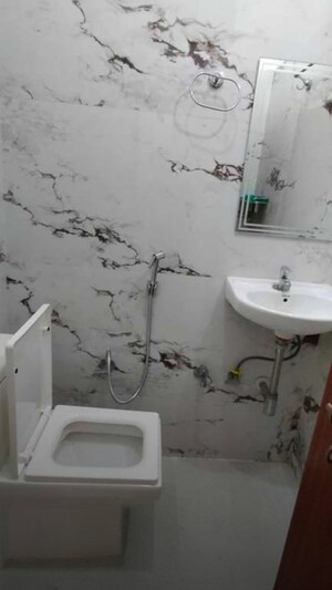 Attached Bathroom in 3 BHK Apartment at Hazratganj – for Rent