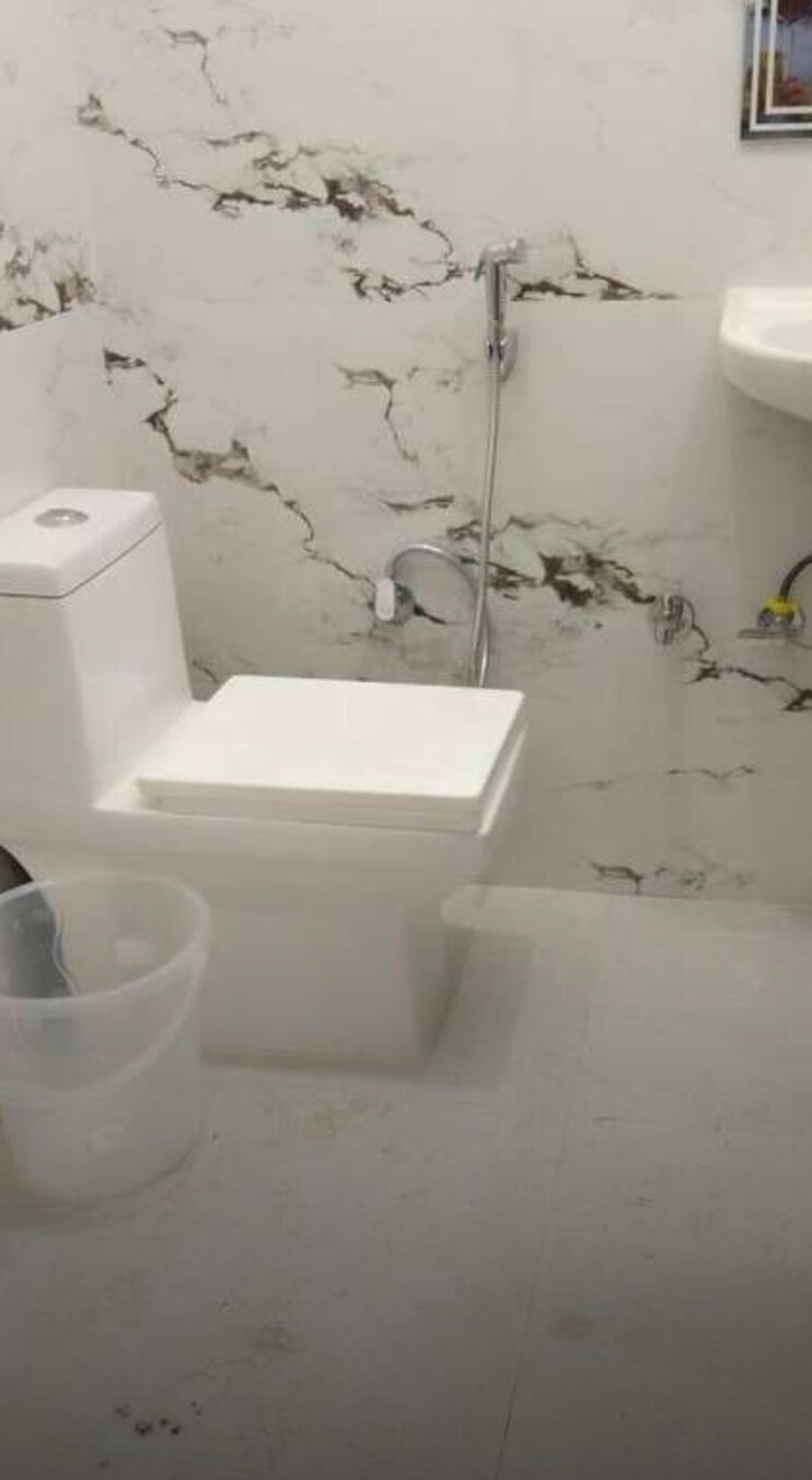 Bathroom, hazratganj 3 Bedroom 1500 Sq.Ft. Apartment In Hazratganj Lucknow 9534626