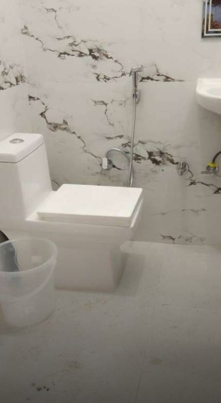 Bathroom, hazratganj 3 Bedroom 1500 Sq.Ft. Apartment In Hazratganj Lucknow 9534626