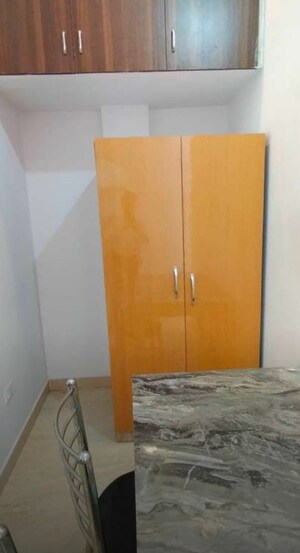 Room in 3 BHK Apartment at Hazratganj – for Rent