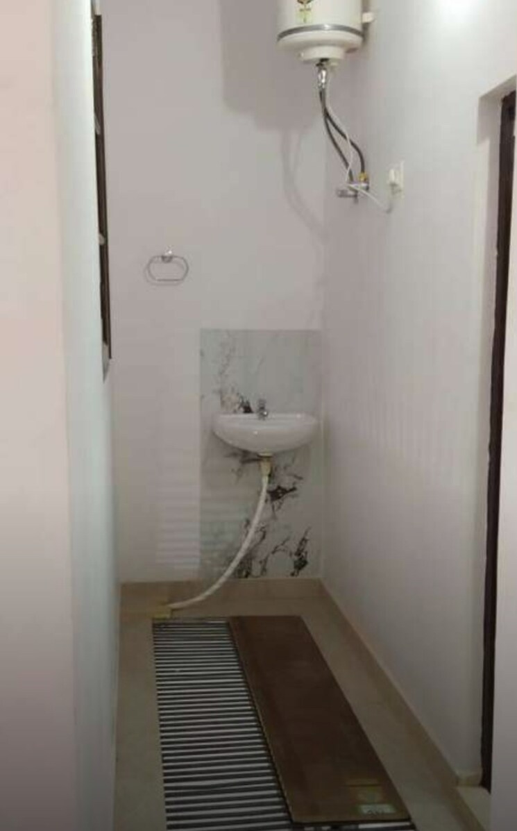 Bathroom, hazratganj 3 Bedroom 1500 Sq.Ft. Apartment In Hazratganj Lucknow 9534626
