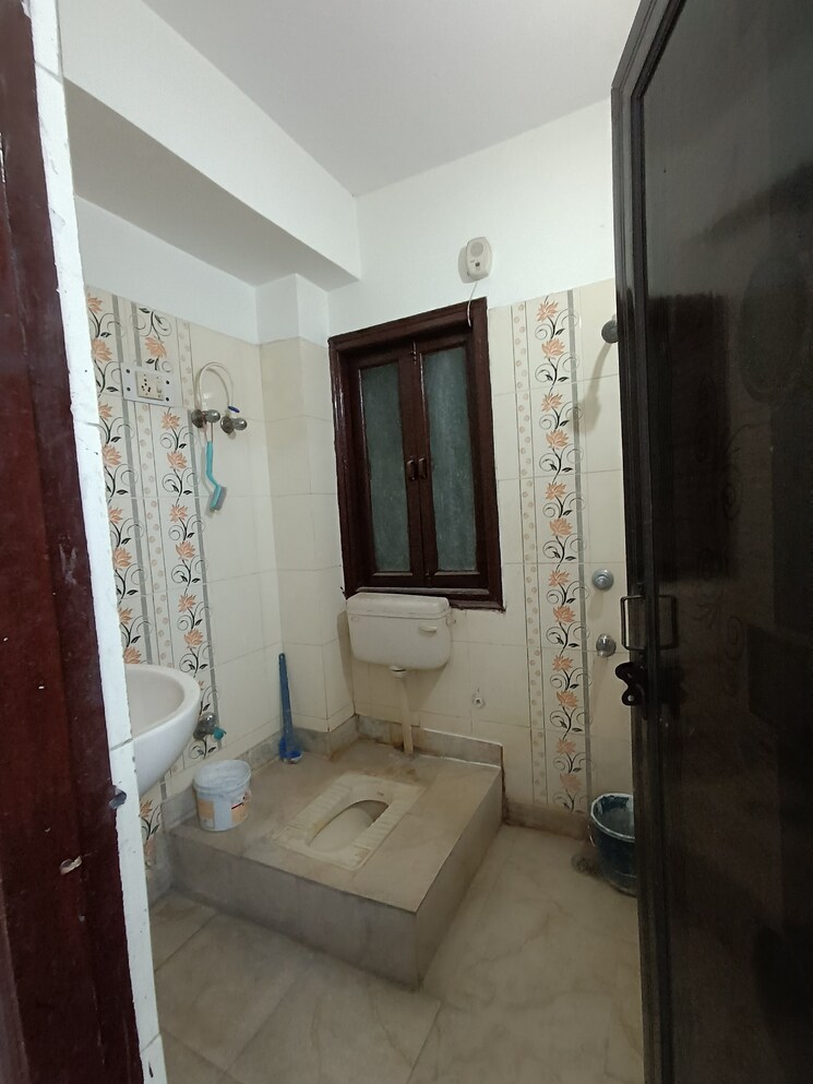 Bathroom, govindpuri 2 Bedroom 670 Sq.Ft. Builder Floor In Govindpuri Delhi 9534630