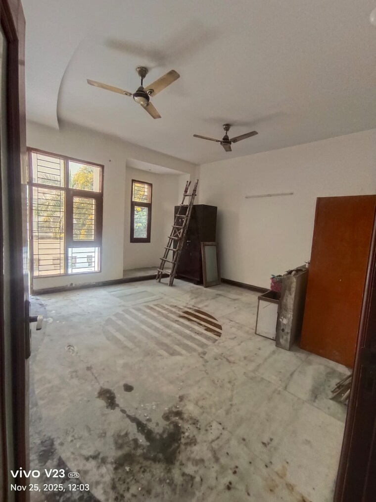 Bedroom, sector 55 1.5 Bedroom 800 Sq.Ft. Independent House In Sector 55 Noida 9534648