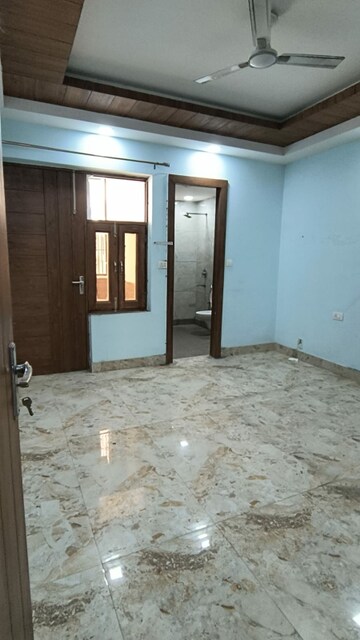 Room in 3 BHK Builder Floor at Green Fields Colony – for Sale