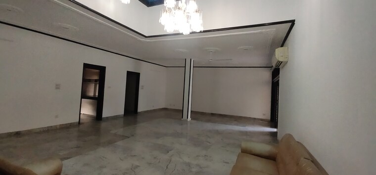 Room, sector 9 panchkula 6 Bedroom 4500 Sq.Ft. Independent House In Sector 9 Panchkula Panchkula 9534695