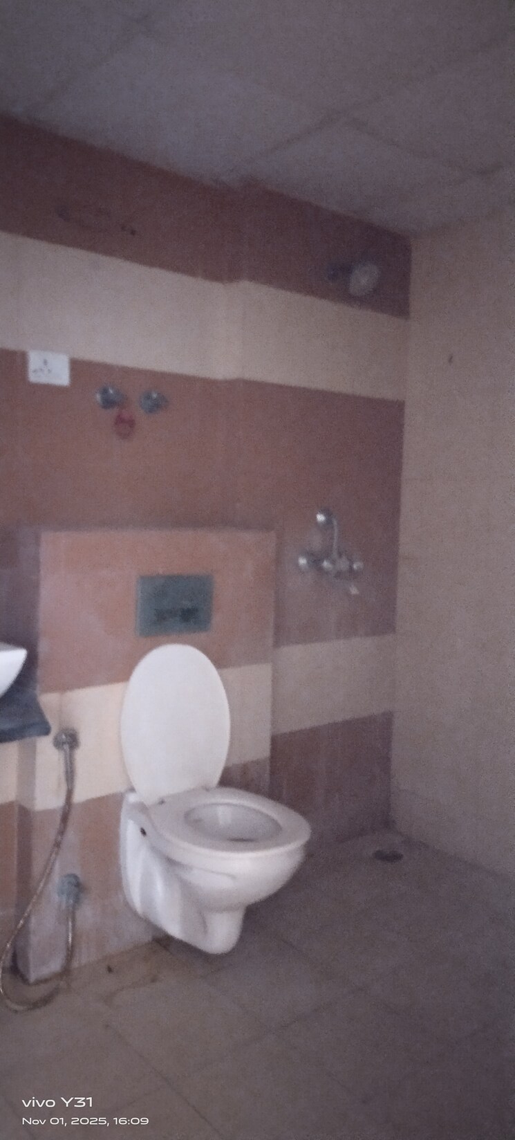 Bathroom, amrapali-leisure-park 2 Bedroom 845 Sq.Ft. Apartment In Amrapali Leisure Valley Greater Noida 9534701