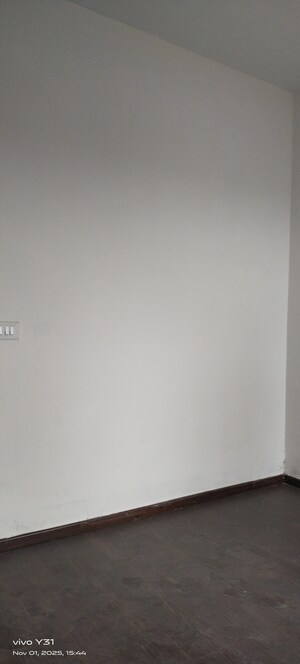 Room in 2 BHK Apartment at Amrapali Leisure Park, Amrapali Leisure Valley – for Rent