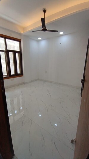 Room in 3 BHK Builder Floor at SR Dwarka City, Lal Kuan – for Sale