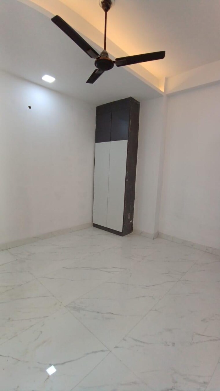 Room, sr-dwarka-city 3 Bedroom 1600 Sq.Ft. Builder Floor In Lal Kuan Ghaziabad 8959285