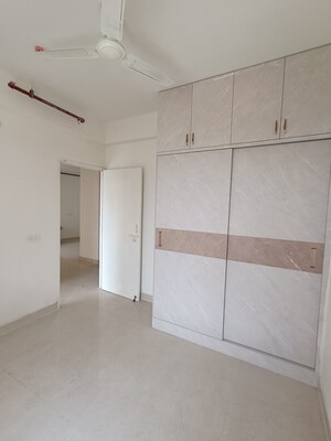 Room in 2 BHK Apartment at Signature Global Prime, Sector 63a – for Rent