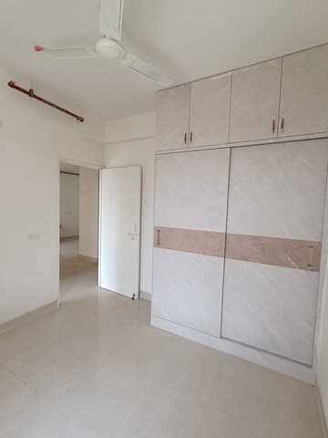 Room in 2 BHK Apartment at Signature Global Prime, Sector 63a – for Rent