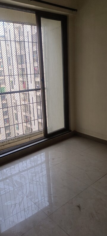 Room in 3 BHK Apartment at Sunteck Maxxworld, Tivri – for Sale