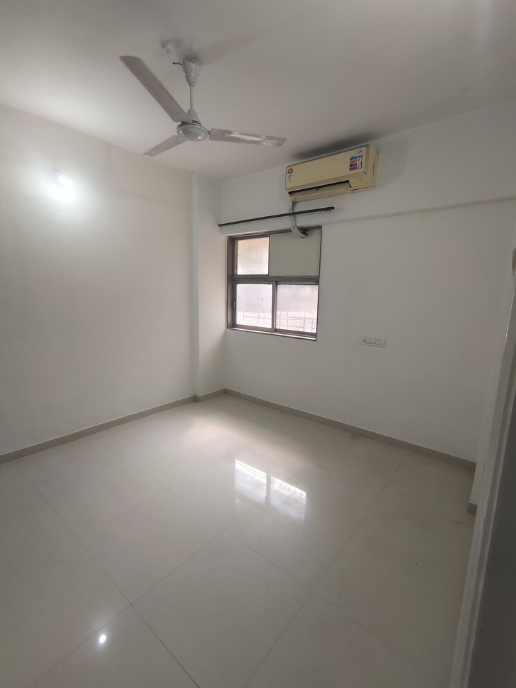 Room, himgiri-lokupvan-phase-ii-chs-ltd 1 Bedroom 450 Sq.Ft. Apartment In Vasant Vihar Thane 9535066