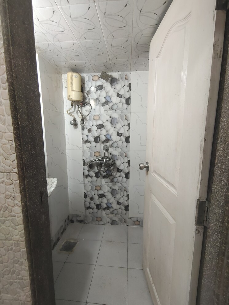 Bathroom, himgiri-lokupvan-phase-ii-chs-ltd 1 Bedroom 450 Sq.Ft. Apartment In Vasant Vihar Thane 9535066