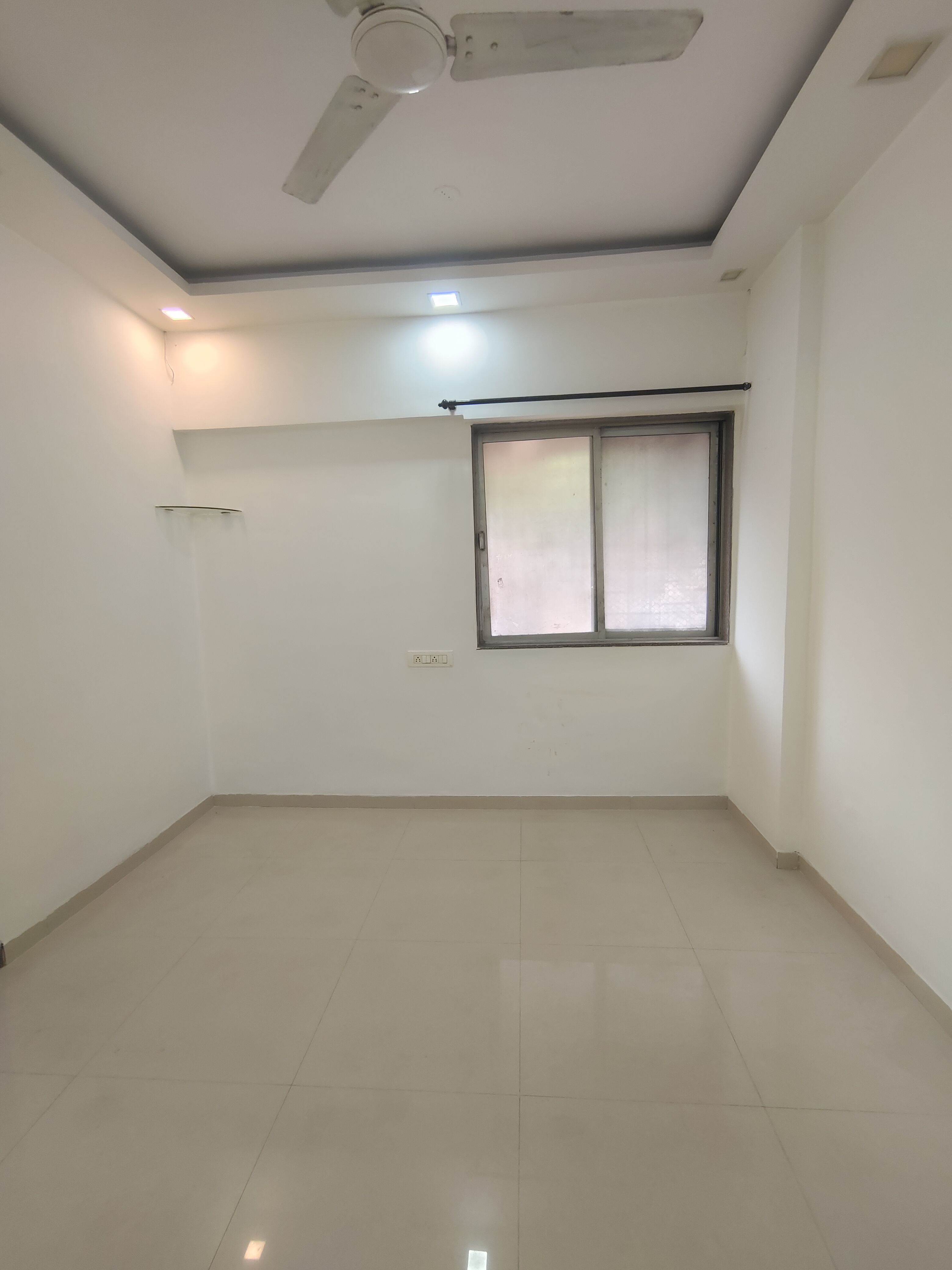 1 BHK 450 Sq.Ft. Apartment in Himgiri Lokupvan Phase II CHS Ltd