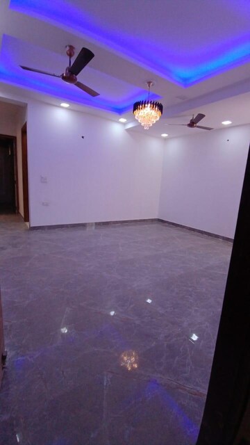 Room in 3 BHK Apartment at Bisrakh Jalalpur – for Sale