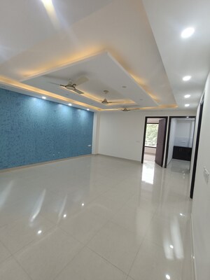 Room in 3 BHK Builder Floor at Ansal API Esencia, Sector 67 – for Rent