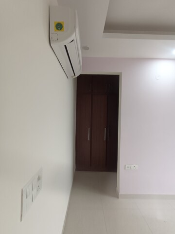 Room in 3 BHK Builder Floor at Ansal API Esencia, Sector 67 – for Rent