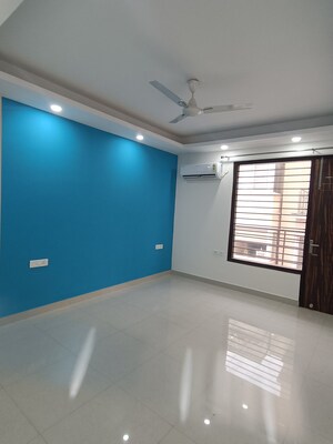 Room in 3 BHK Builder Floor at Ansal API Esencia, Sector 67 – for Rent