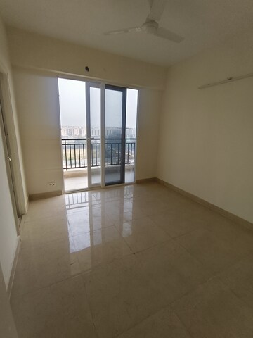 Room in 2 BHK Apartment at Signature The Millennia 3, Sector 37d – for Rent