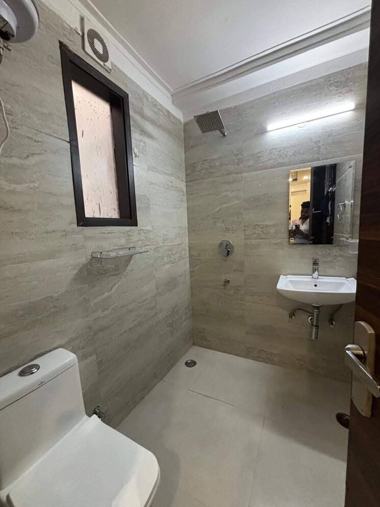 Bathroom, freedom fighters enclave 2 Bedroom 1100 Sq.Ft. Apartment In Freedom Fighters Enclave Delhi 9534974