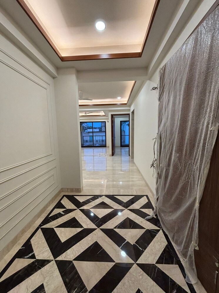 undefined, defence colony 3 Bedroom 217 Sq.Yd. Builder Floor In Defence Colony Delhi 9535026
