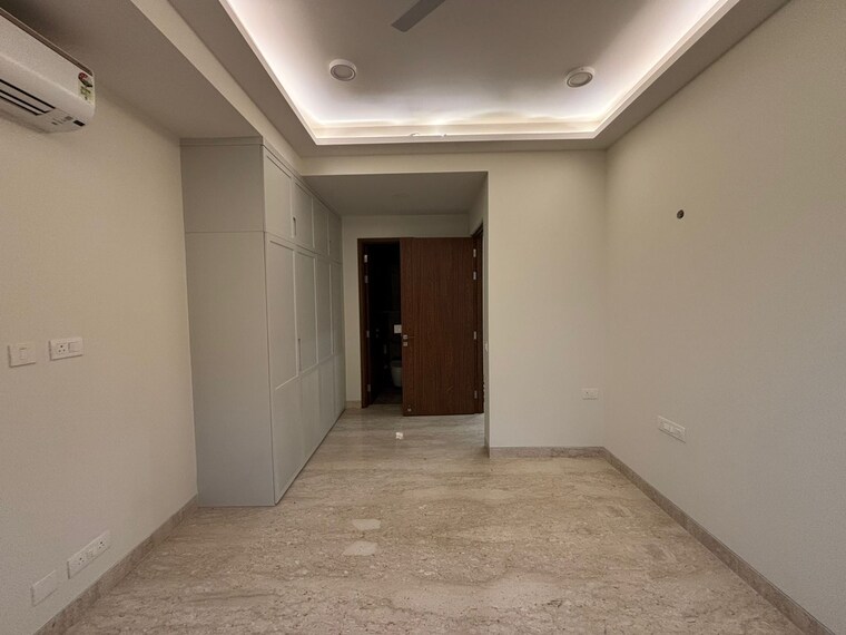 Room, defence colony 3 Bedroom 217 Sq.Yd. Builder Floor In Defence Colony Delhi 9535026