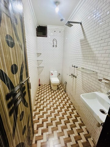 Master Bedroom in 1 BHK Builder Floor at Chattarpur – for Rent