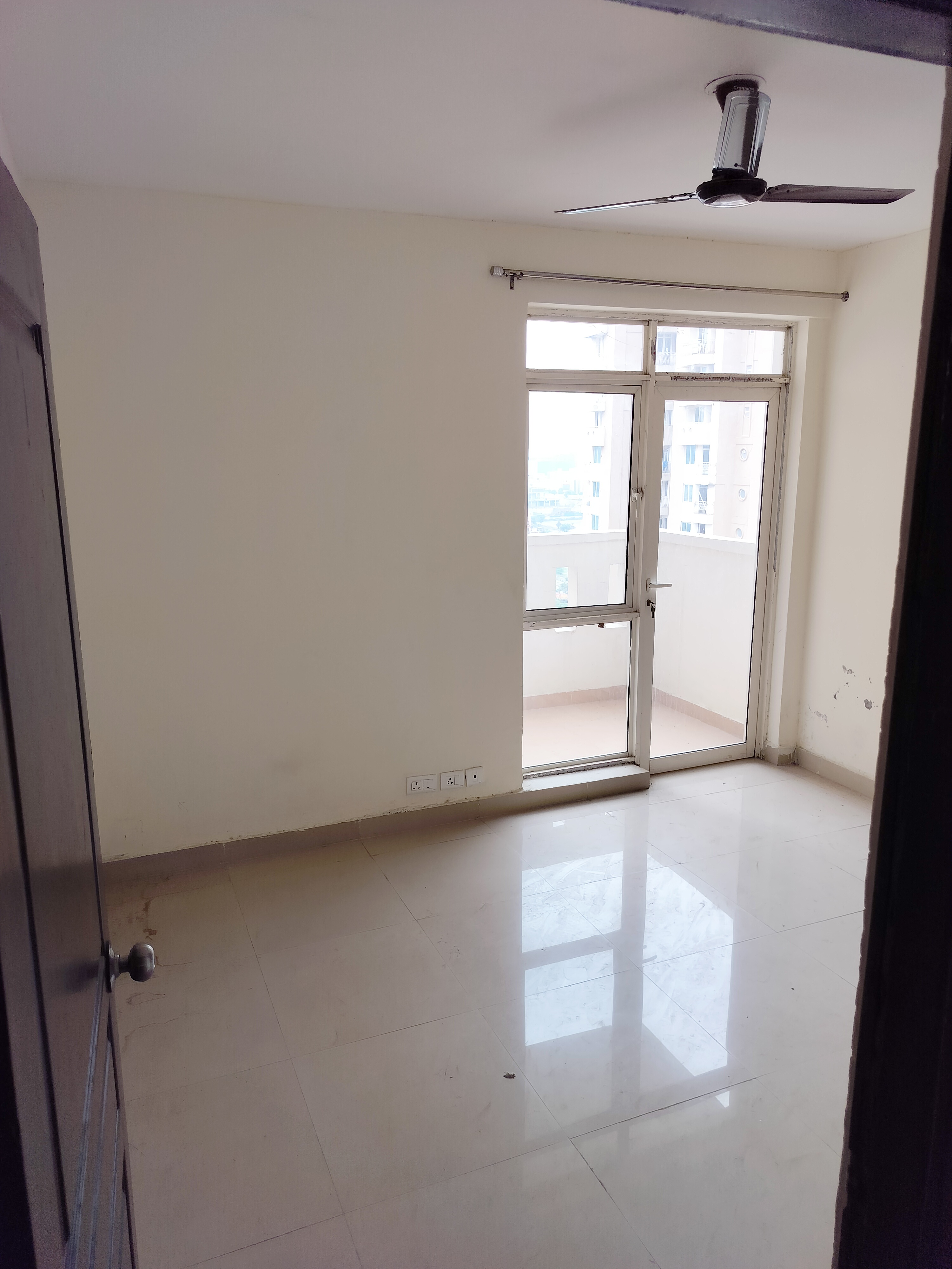 2 BHK Apartment For Rent in Sikka Karnam Greens