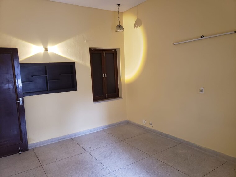 Room, defence colony 2 Bedroom 217 Sq.Yd. Builder Floor In Defence Colony Delhi 9535141