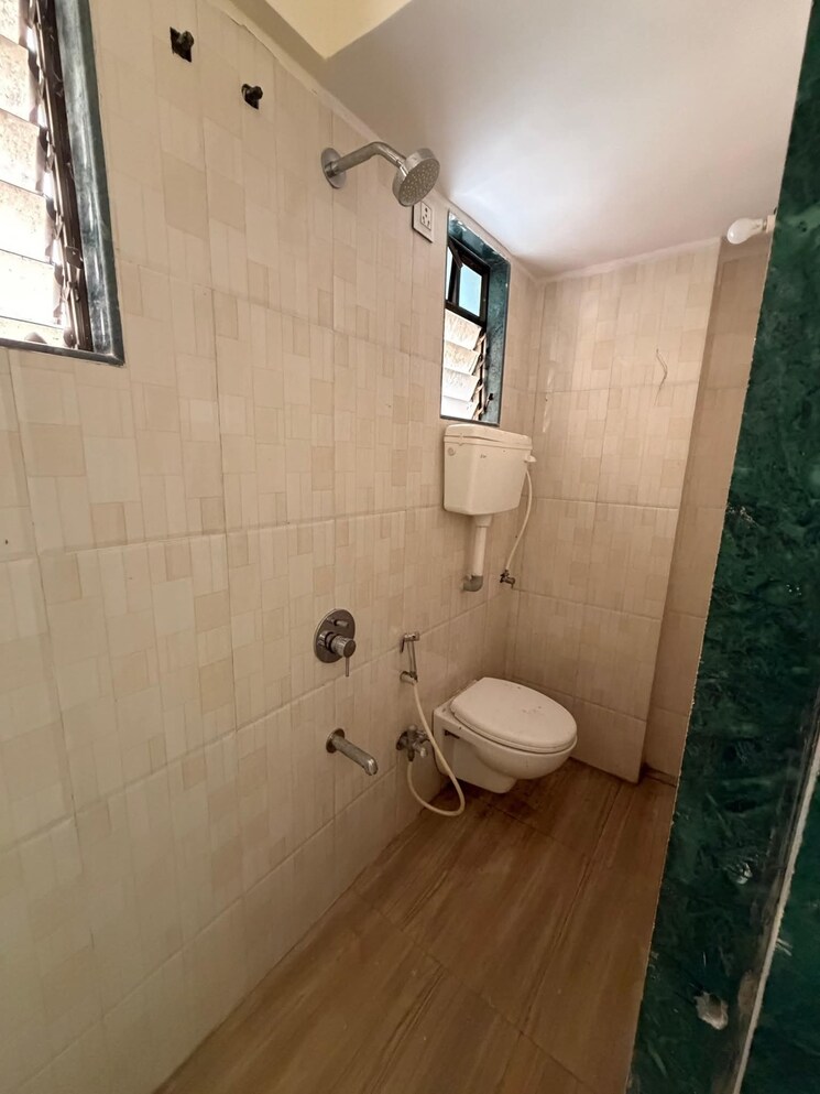 Bathroom, dn nagar 1 Bedroom 520 Sq.Ft. Apartment In Dn Nagar Mumbai 9535195