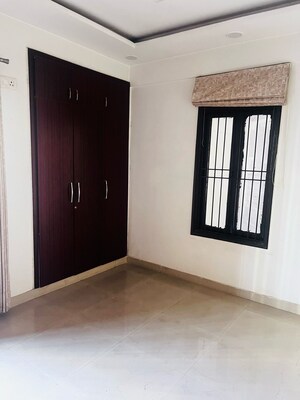 Room in 4 BHK Builder Floor at Puri Vip Floors, Sector 81 – for Sale