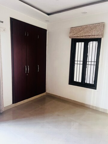 Room in 4 BHK Builder Floor at Puri Vip Floors, Sector 81 – for Sale
