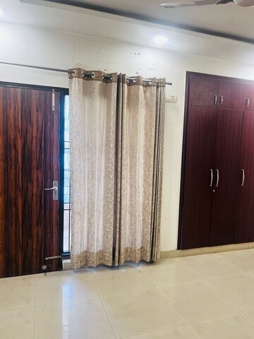 Room in 4 BHK Builder Floor at Puri Vip Floors, Sector 81 – for Sale