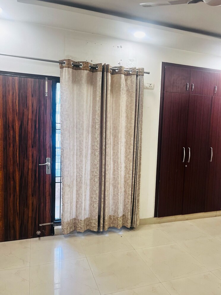 Room, puri-vip-floors 4 Bedroom 500 Sq.Yd. Builder Floor In Sector 81 Faridabad 9535242