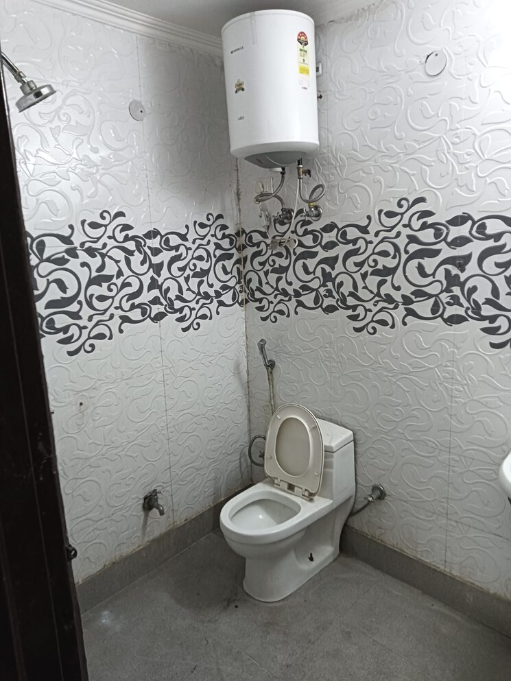 Bathroom, freedom fighters enclave 2 Bedroom 1050 Sq.Ft. Apartment In Freedom Fighters Enclave Delhi 9535253