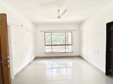 Room in 3 BHK Apartment at Silver Leaf II, Shivajinagar – for Rent