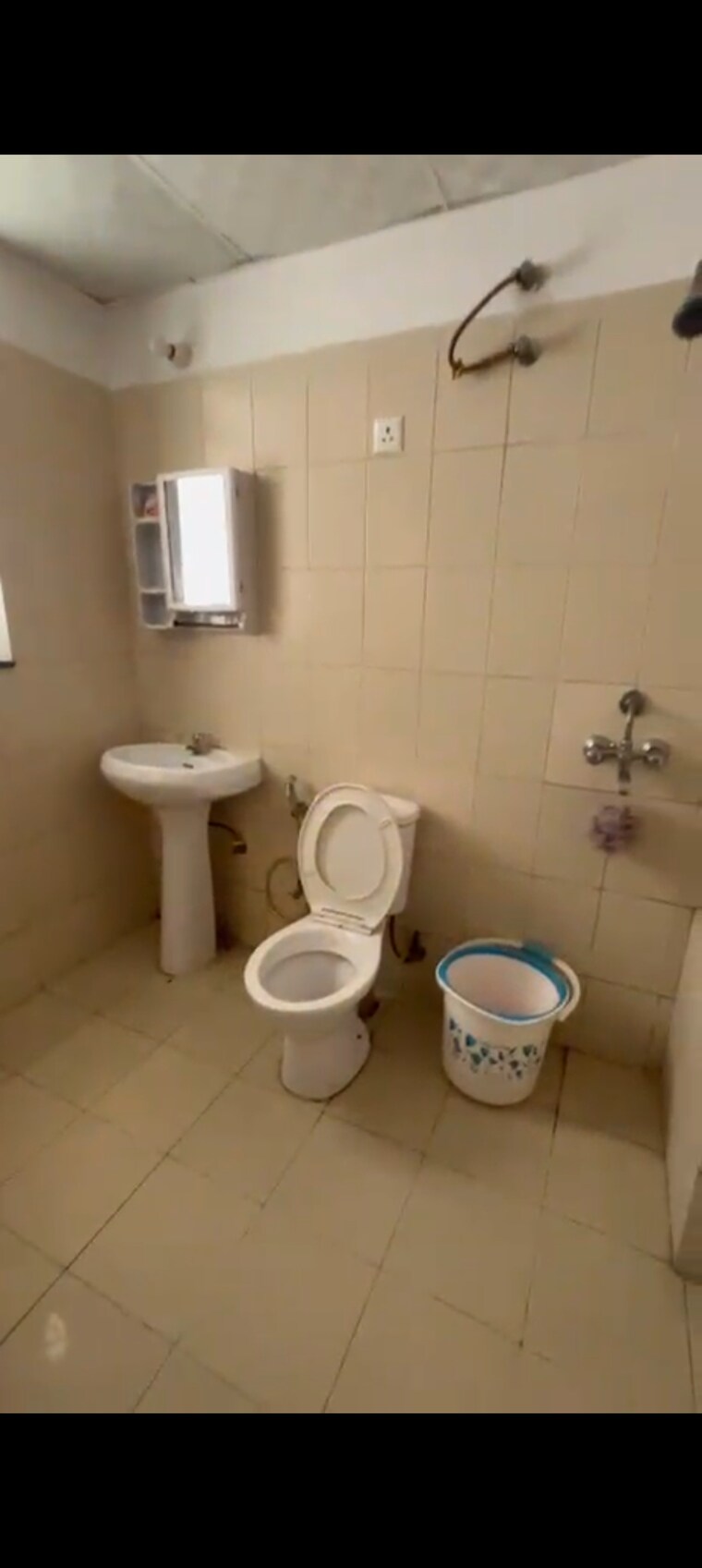 Bathroom, puri-pratham 2.5 Bedroom 1300 Sq.Ft. Apartment In Sector 84 Faridabad 9535308