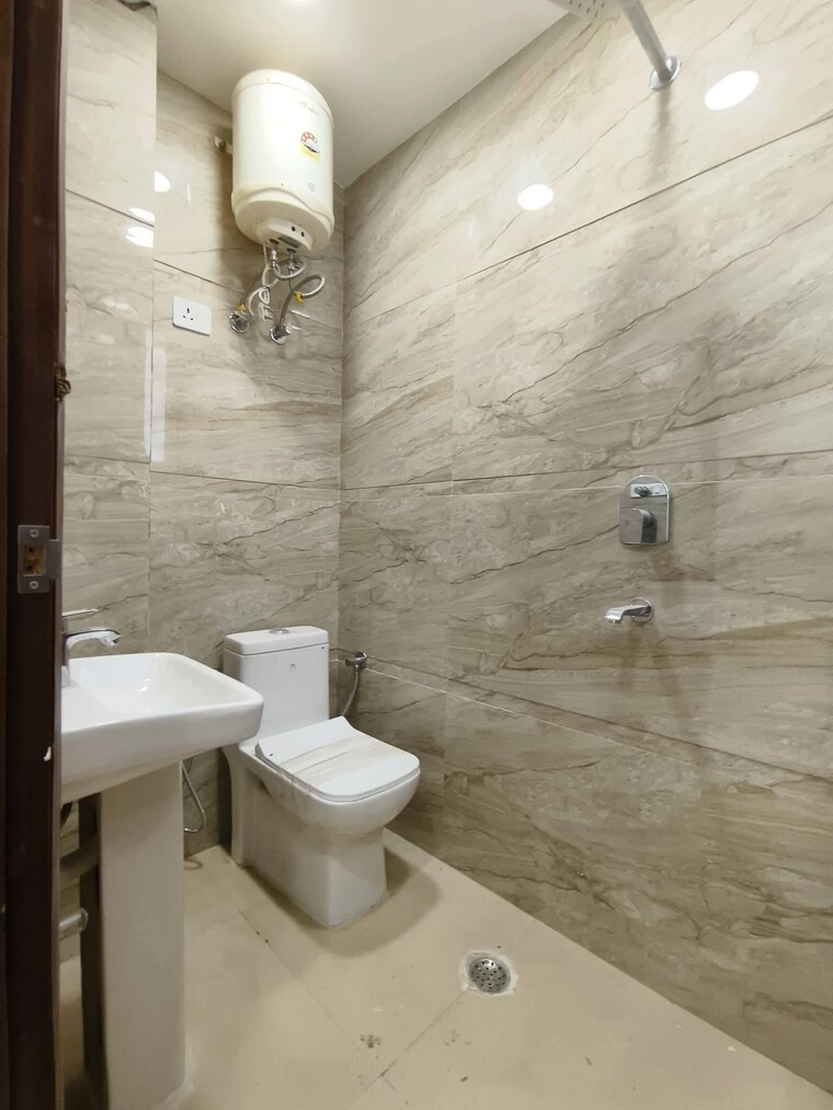 Bathroom, chattarpur 1 Bedroom 450 Sq.Ft. Builder Floor In Chattarpur Delhi 9535345