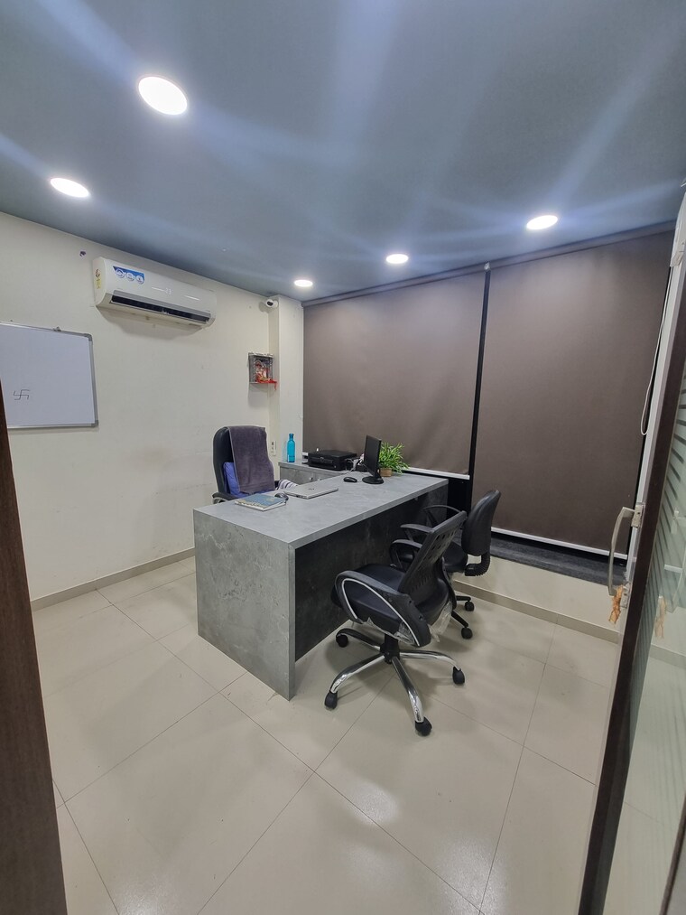 Team Area, shivalik-shilp Commercial Office Space 789 Sq.Ft. In Sanidhya Ahmedabad 9535331