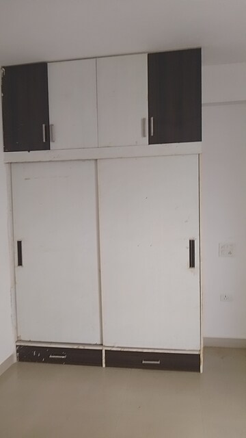 Furnished Amenities in 3 BHK Apartment at Divine Meadows, Sector 108 – for Rent