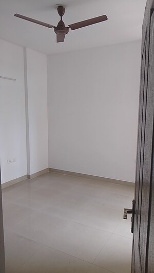 Room in 3 BHK Apartment at Divine Meadows, Sector 108 – for Rent