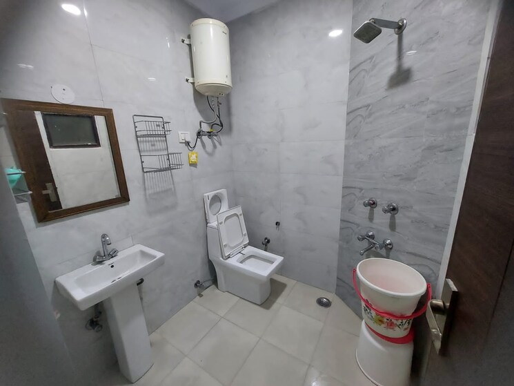 Bathroom, chirag dilli 1 Bedroom 450 Sq.Ft. Builder Floor In Chirag Dilli Delhi 9535396