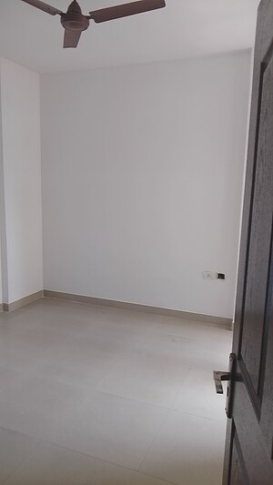 Room in 3 BHK Apartment at Divine Meadows, Sector 108 – for Rent