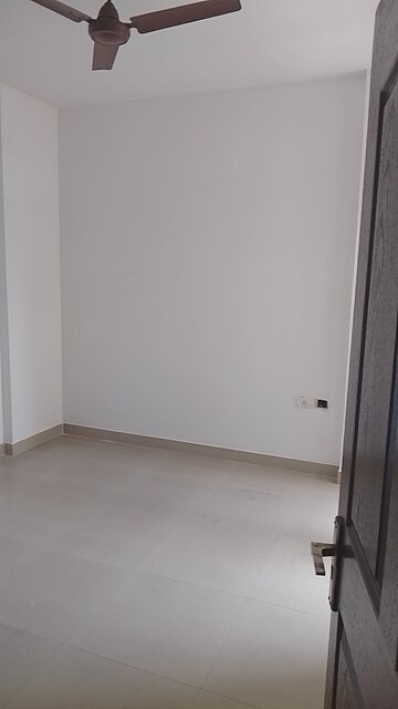 Room in 3 BHK Apartment at Divine Meadows, Sector 108 – for Rent